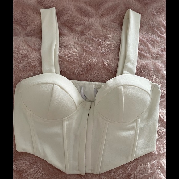 NWOT TORIN TOP WHITE - Picture 3 of 9